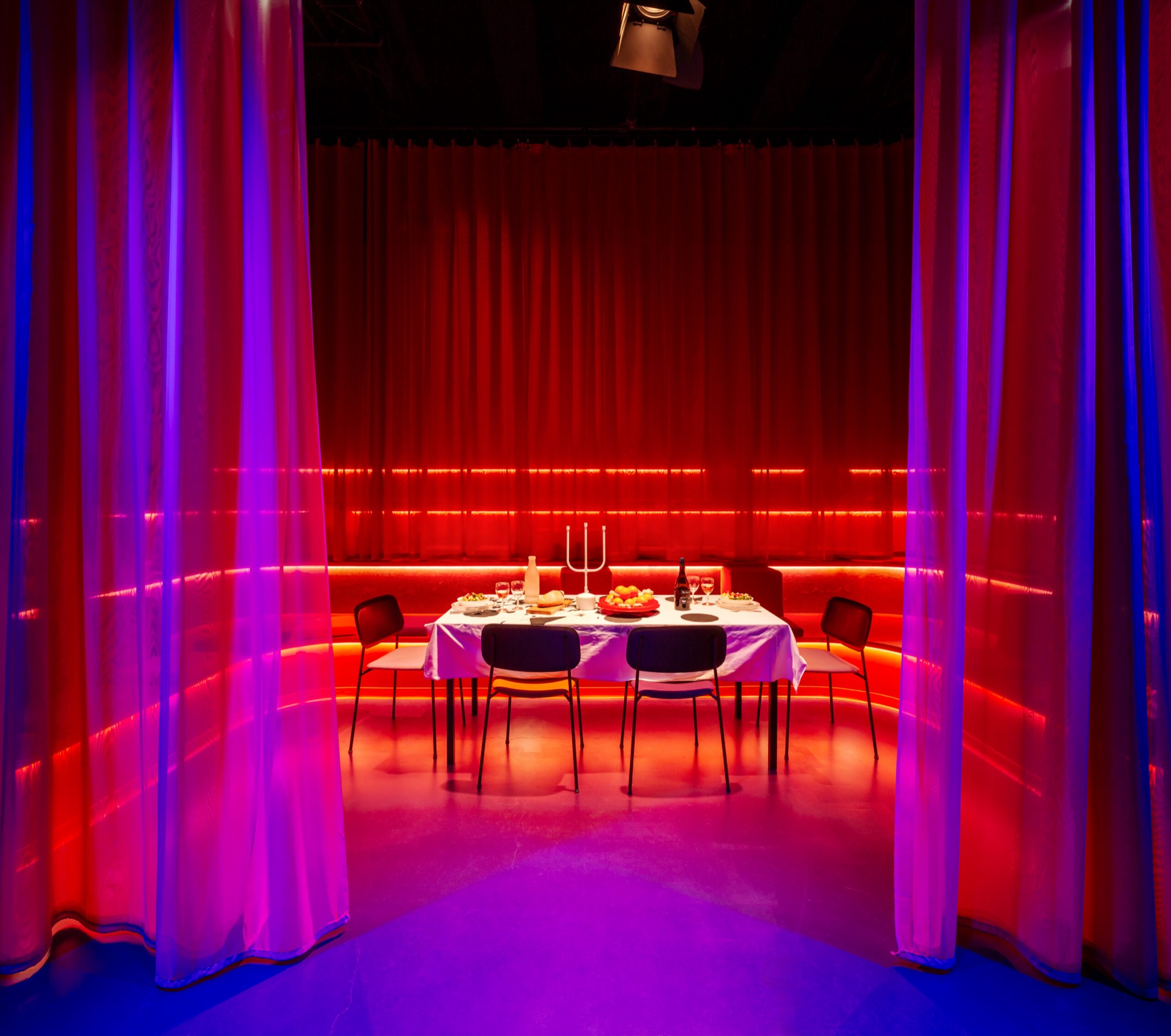 Akoestische gordijnen Red Space @Droog Amsterdam — UnSound